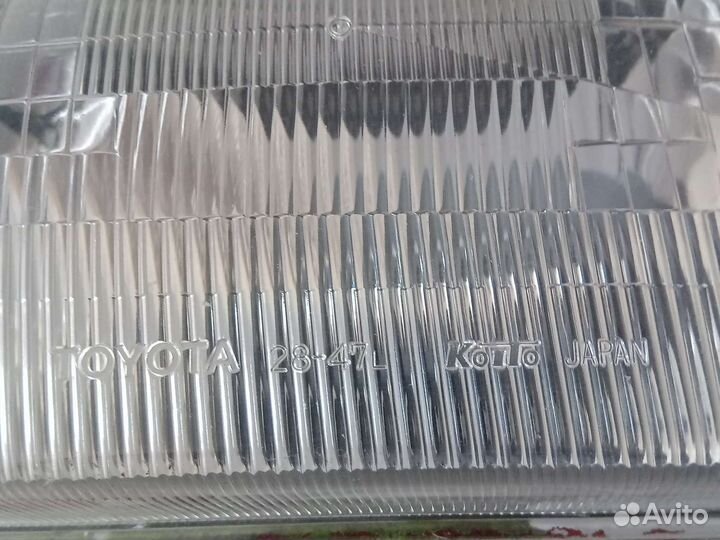 Фара передняя левая Тойота превия 1 покалывания