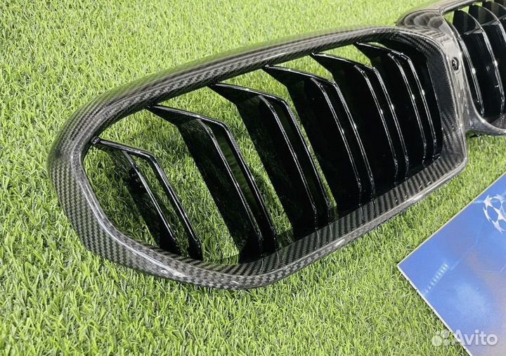 Решетка радиатора на BMW G30 М стиль сухой карбон