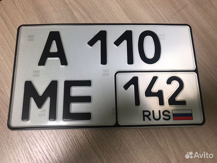 Дубликаты квадратных номеров на авто