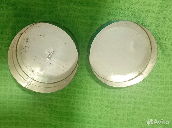 Жестяная банка из-под чёрной икры