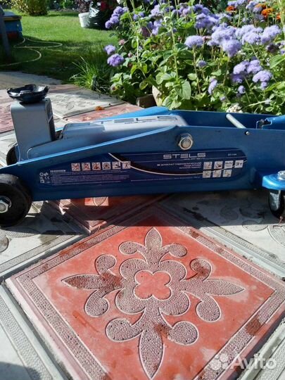 Домкрат подкатной 3 т высокий подъем