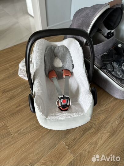 Коляска Maxi-Cosi 3 в 1