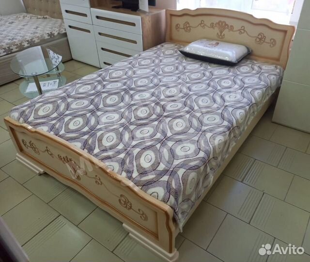 Кровать массив