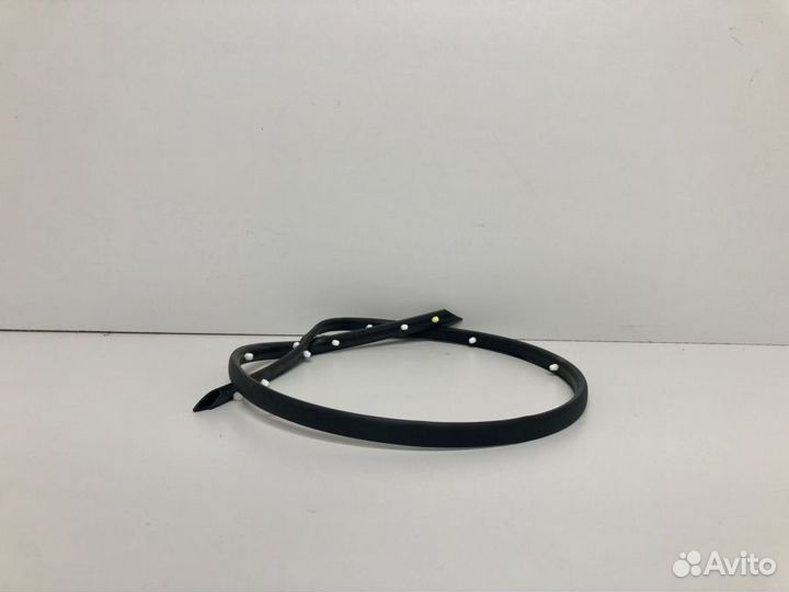 Уплотнитель капота Hyundai Solaris HCR 2017-2020