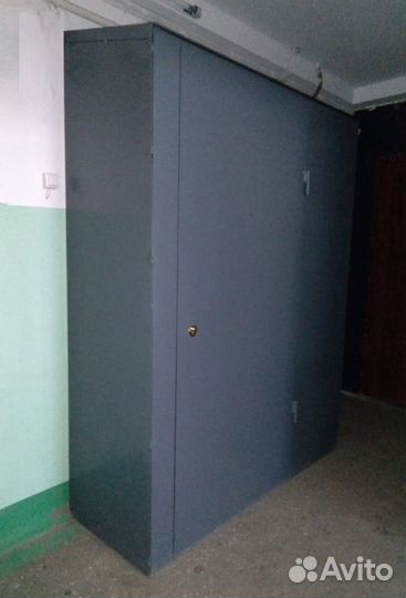 Дверь металлическая/Кладовка в подъезде