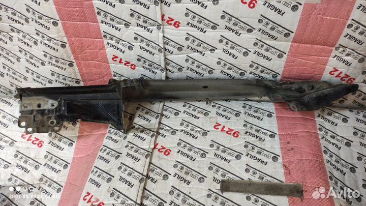 Кронштейн крепления крыла левый Porsche Cayenne