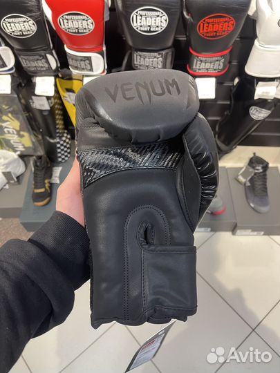 Перчатки боксерские Venum Impact Black/Black
