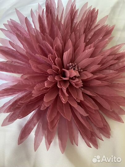 Брошь ручной работы цветок