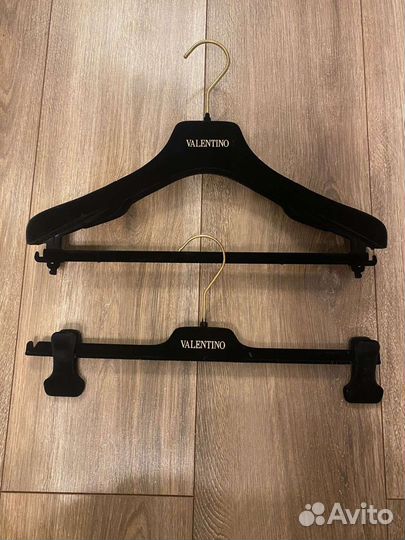Вешалки Valentino