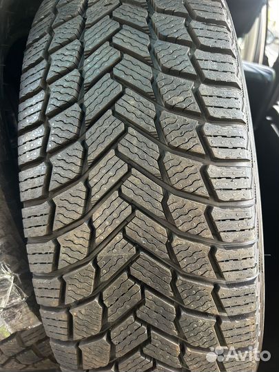 Michelin X-Ice Snow 215/65 R17 T