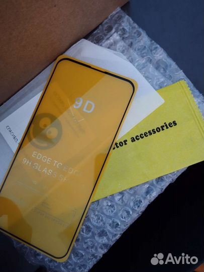 Чехлы и стекло на iPhone 14