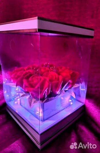 Цветы розы в коробке букет подарок