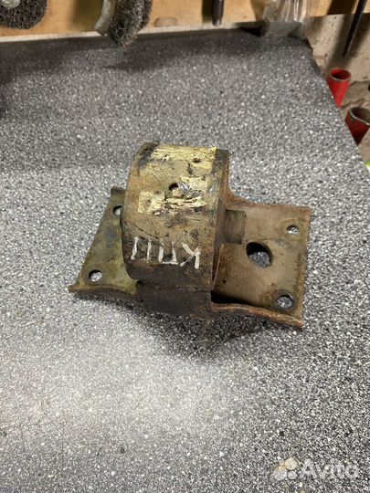 Подушка МКПП левая nissan almera n16 1.5л