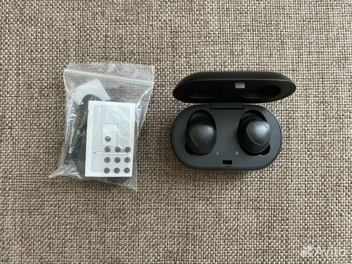 Беспроводные наушники Samsung Gear IconX