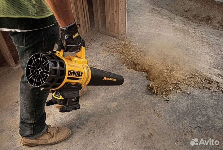 Бесщеточная воздуходувка dewalt dcbl722B