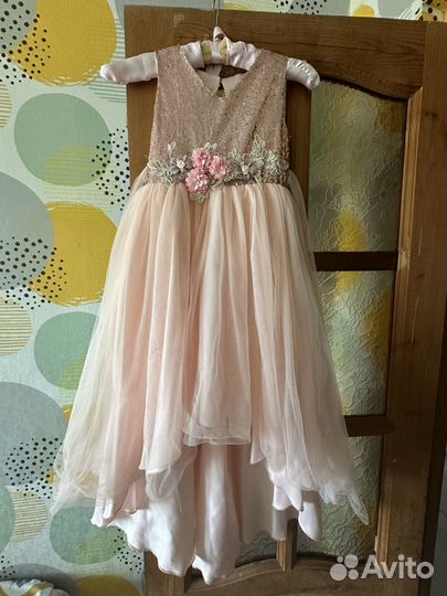 Продам платья на девочку