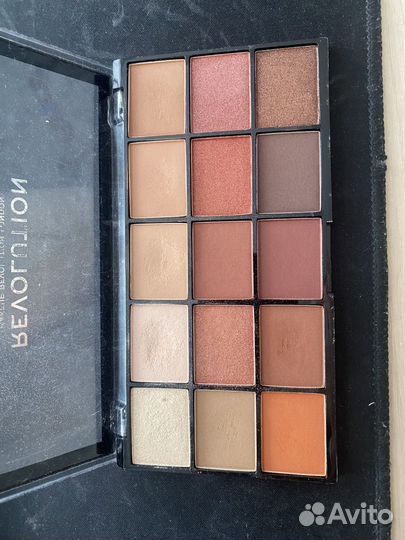 Палетка теней revolution