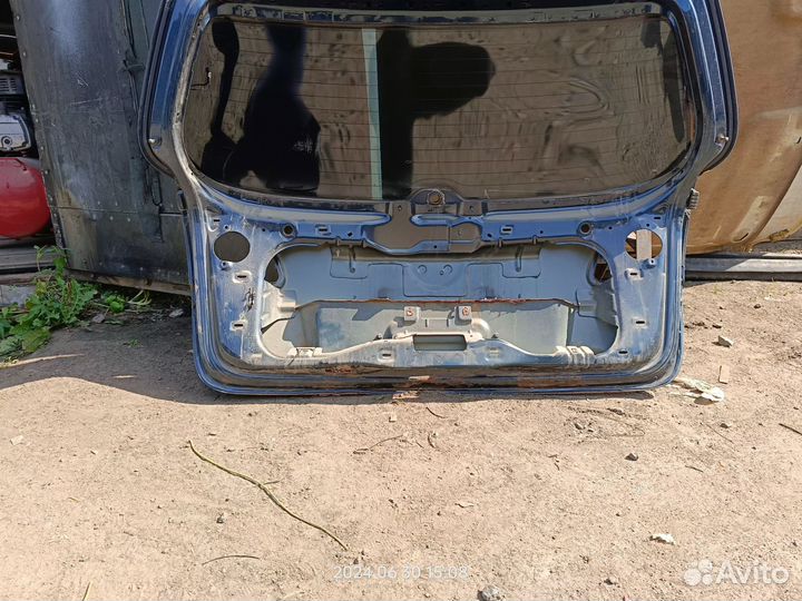 Дверь багажника пассат б6