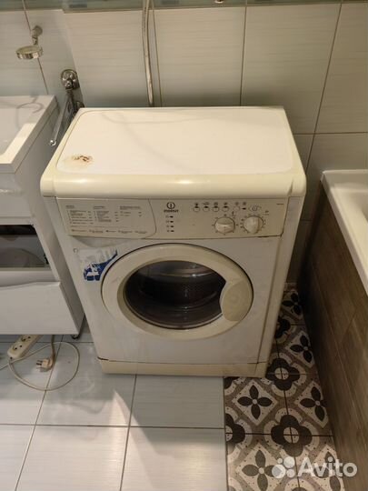 Стиральная машина indesit на запчасти