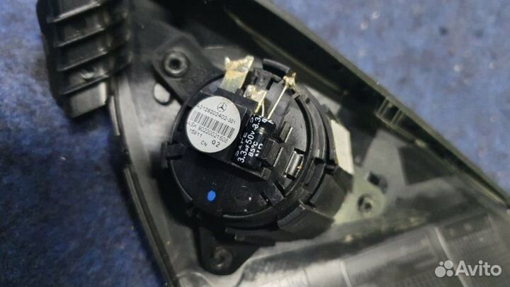 Накладка зеркала внутренняя передняя левая