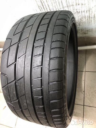 Bridgestone Potenza RE070R 285/35 R20