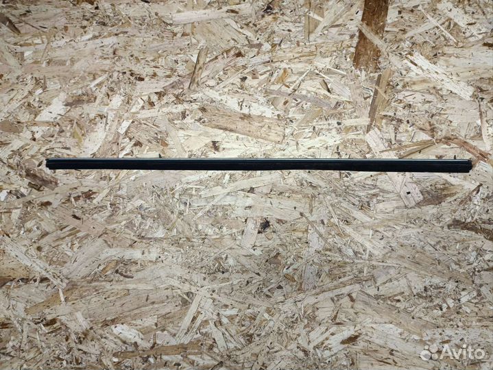 Уплотнитель двери Toyota Corolla CE108 задней прав