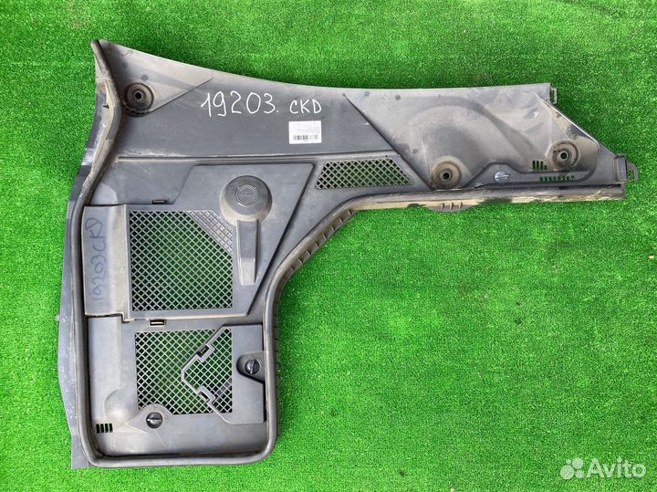 Крышка двигателя Mercedes c-class w205