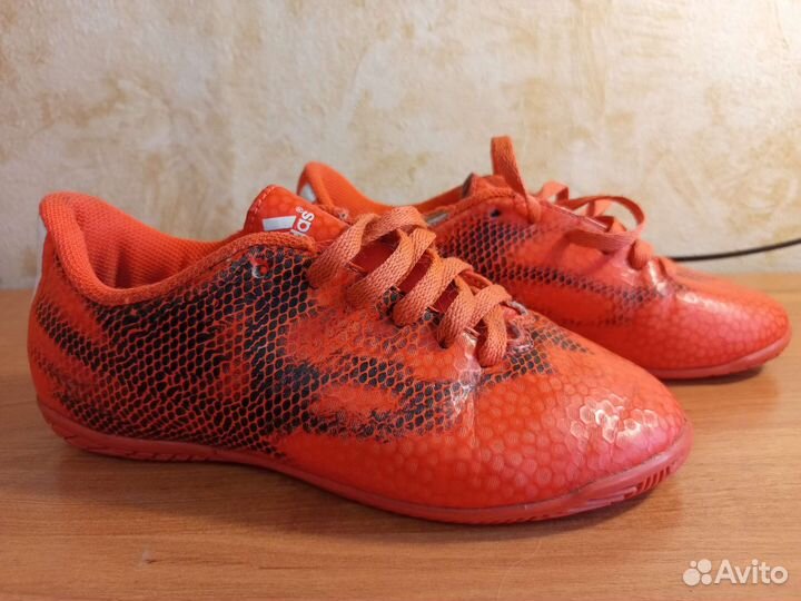 Футбольные бутсы adidas