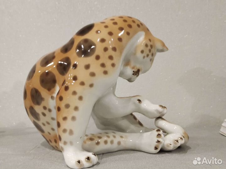 Фарфоровая статуэтка Леопард