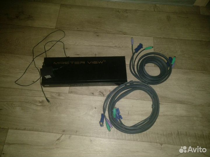 KVM свитч (переключатель на 4 устройства ) aten CS