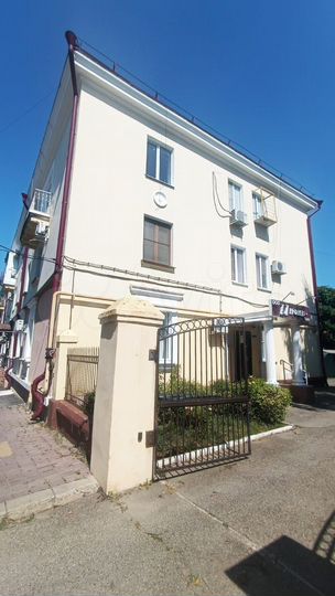 2-к. квартира, 46 м², 3/3 эт.