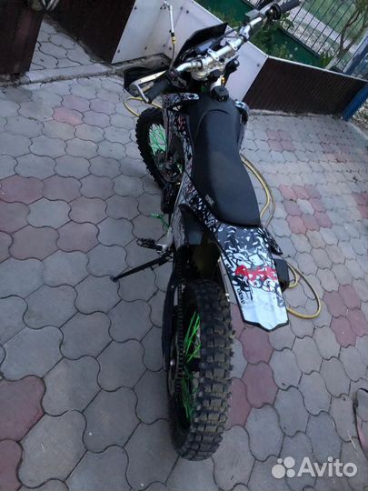 BSE Z 10 4v