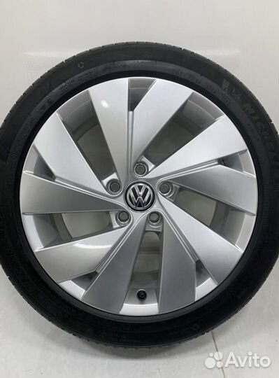 Новые Volkswagen Golf 8, 7, Michelin 225/45 R17