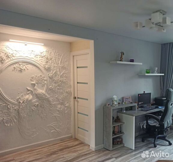 Барельеф, панно