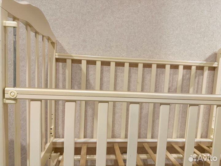 Детская кроватка с маятником б/у
