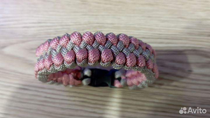 Женский браслет из паракорда