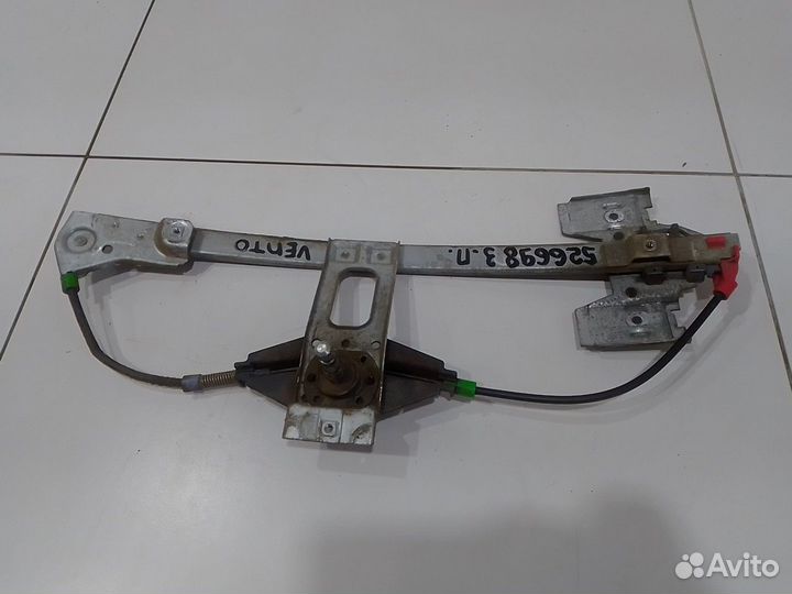 Стеклоподъемник механический задний правый