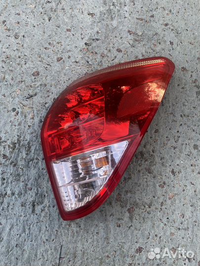 Задний правый фонарь toyota rav 4