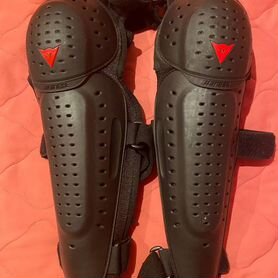 Продам наколенники dainese knee V E1