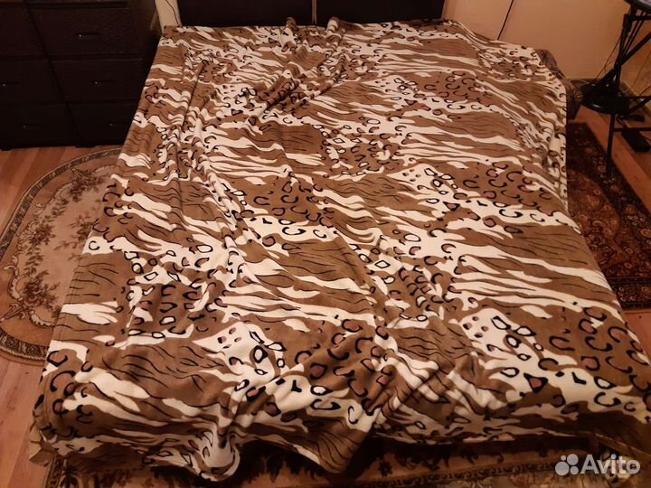 Плед-покрывало 200/220, подушки в подарок