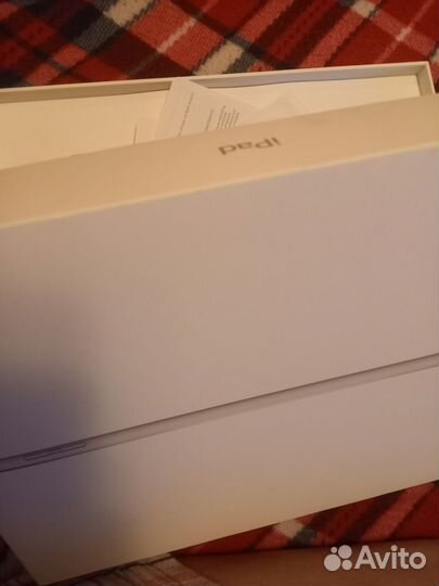 Коробка от iPad silver 256 gb 9 поколение