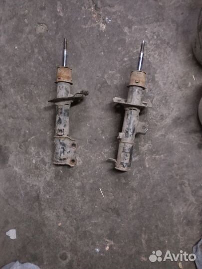 Передние стойки на hyundai solaris