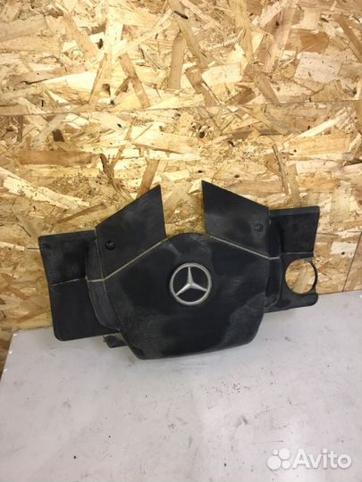 Декоративная крышка двигателя Mercedes-Benz