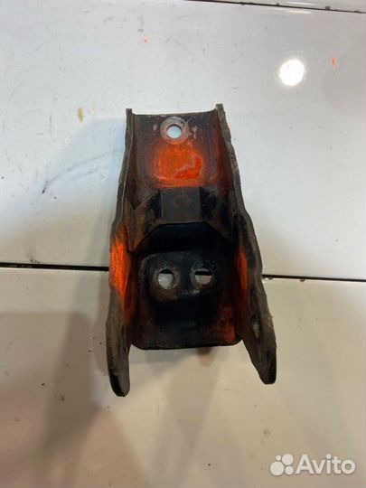 Кронштейн опоры двигателя Mazda Familia 8 (BJ) 199