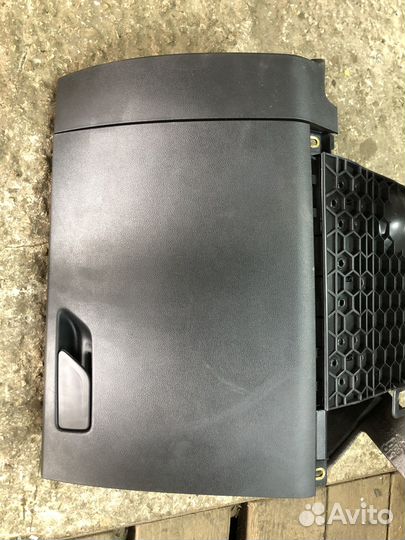 Бардачок пассажира Volkswagen Polo 6