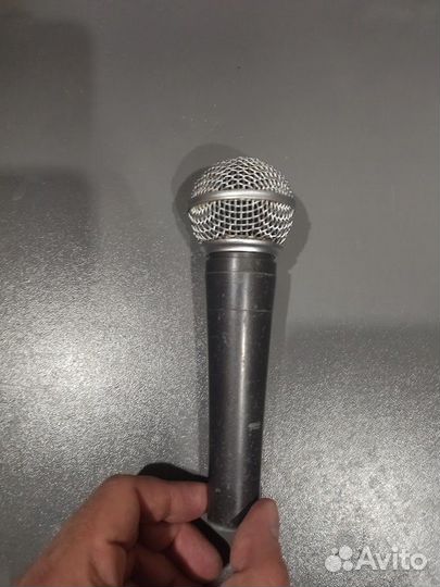 Динамический вокальный микрофон