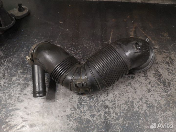 Патрубок воздушного фильтра VAG 3c0129654P/AJ