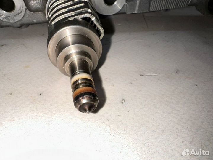 Топливная рейка левая Lexus Gs300 GRS190 3GR-FSE