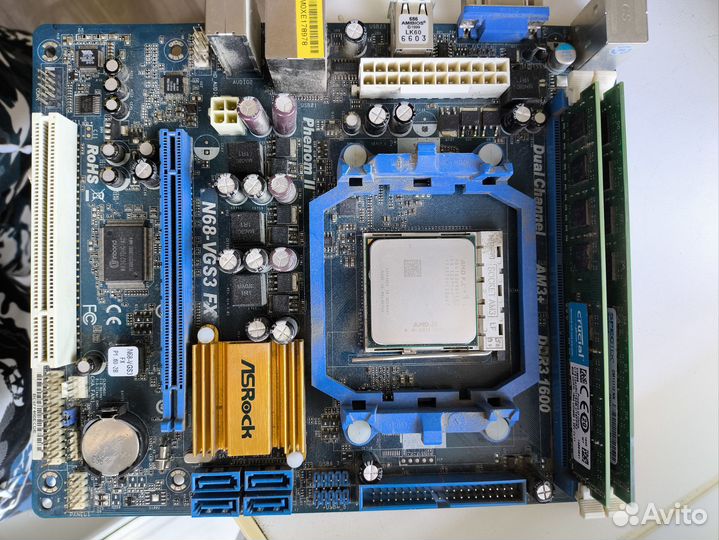 Материнская плата с процессором и памятью