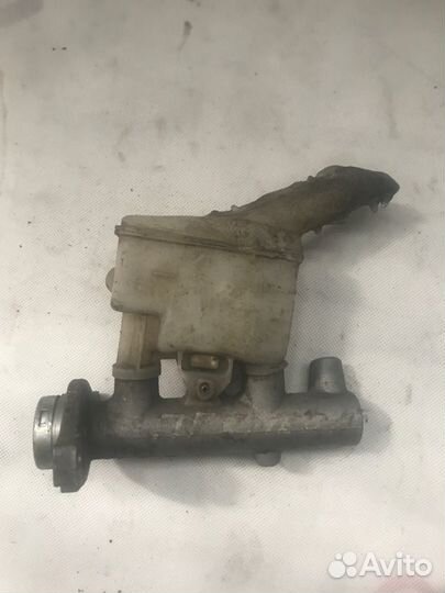 Главный тормозной цилиндр Nissan Primera P12